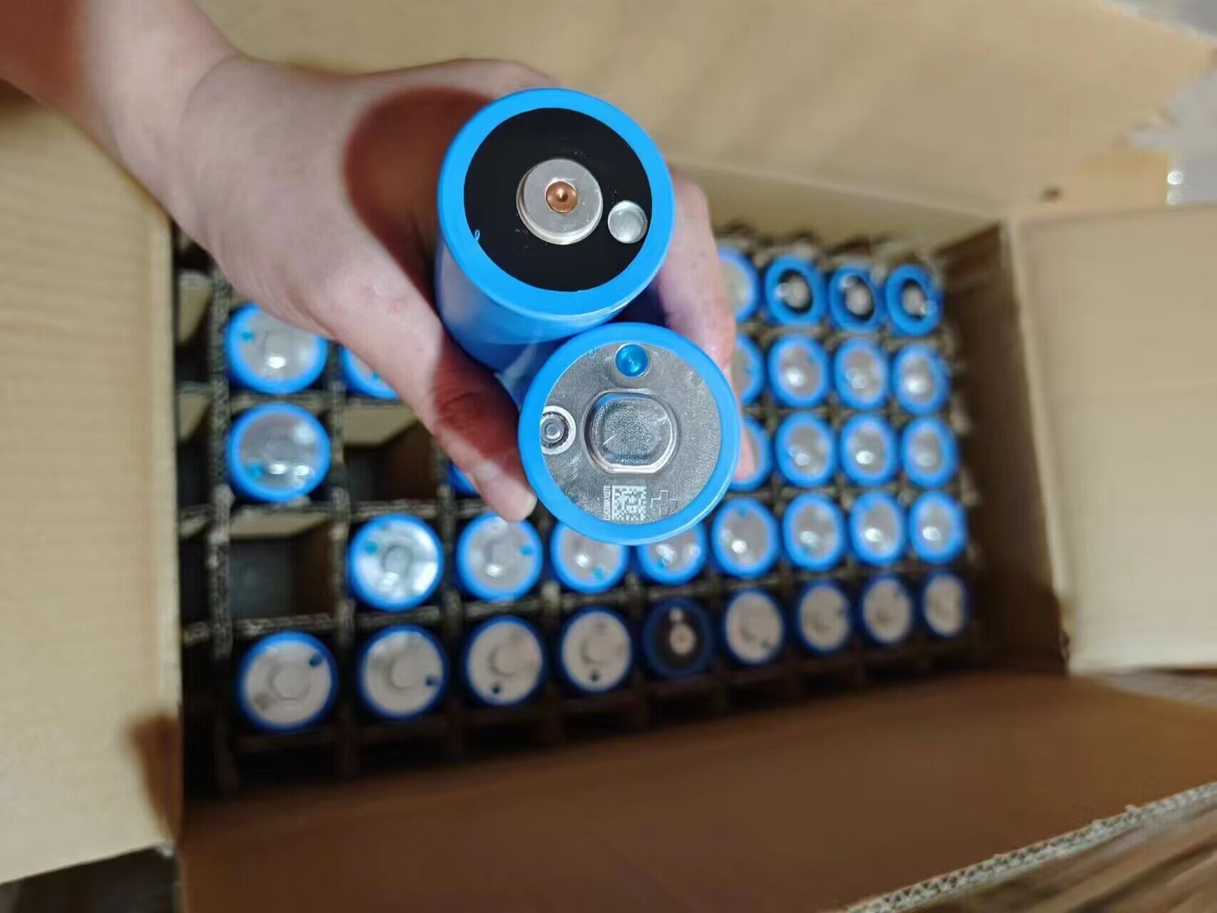 EVE C40 20AH 3.2V Lifepo4 Battery Cylindrical LFP Battery Home Solar Energy Storage Lifepo4 Battery - Image 4